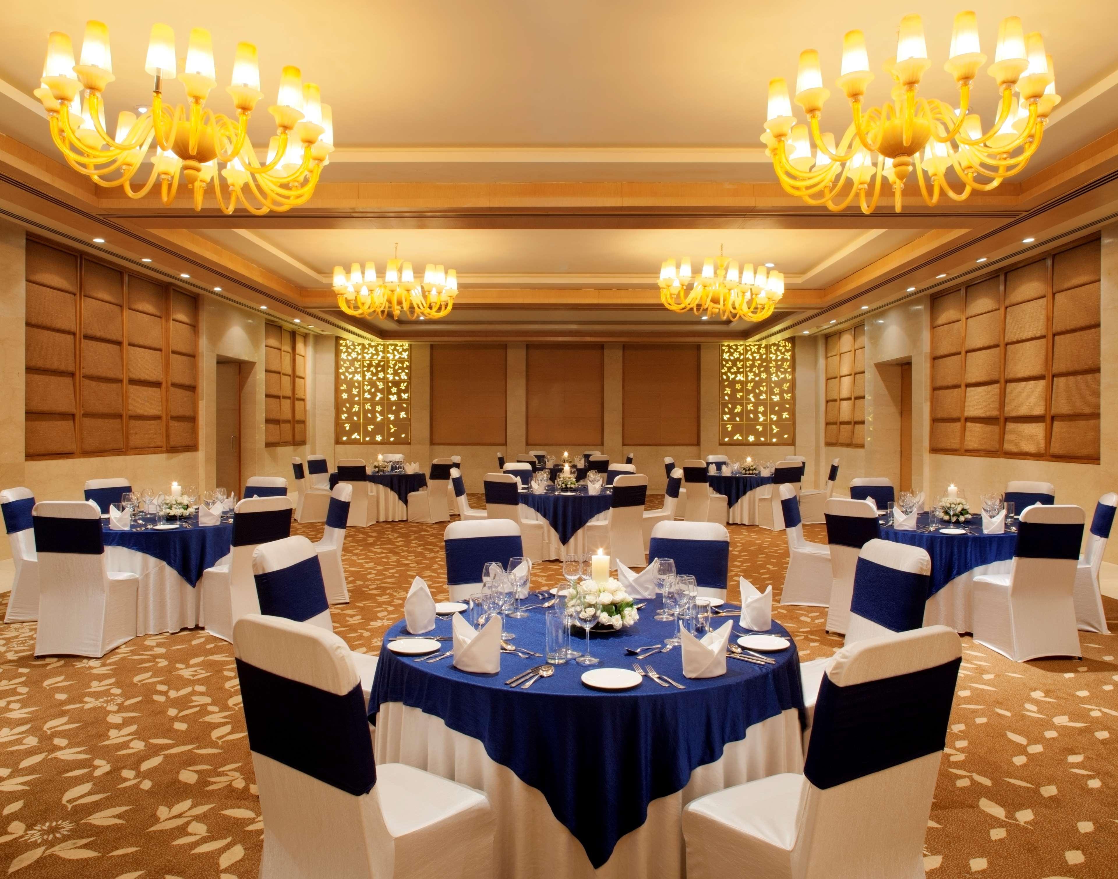 Radisson Blu Hotel New Delhi Dwarka Restaurante foto